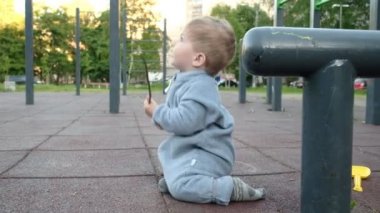 Komik bebek hipster ailesi bakım altında Bahçesi oyna