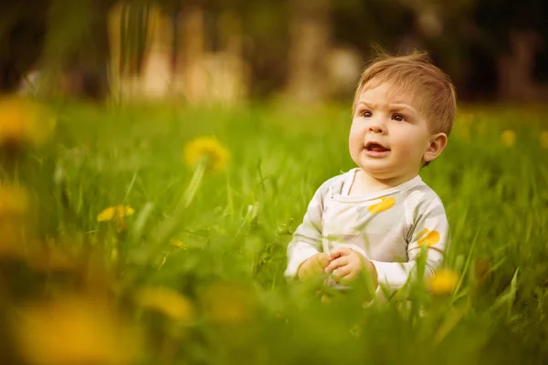 Concepto Valores Familiares Retrato Adorable Inocente Divertido Bebé Ojos Marrones — Foto de Stock