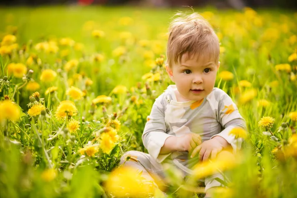 Concepto Valores Familiares Retrato Adorable Inocente Divertido Bebé Ojos Marrones — Foto de Stock