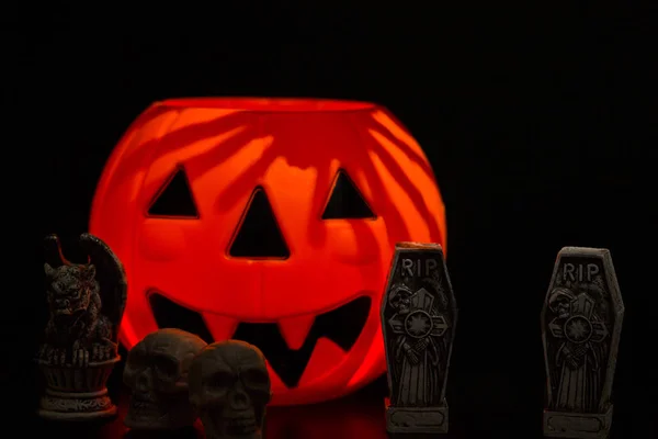 Halloween Nacht Szene Mit Laternen Grabsteinen Totenköpfen Und Wasserspeiern — Stockfoto