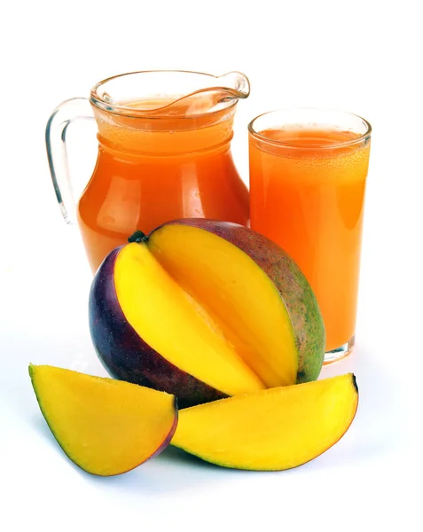 Succo Mango Con Fetta Mango Isolata Fondo Bianco Brocca Succo — Foto Stock