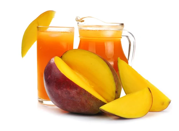 Mango Juice Med Mango Skiva Isolerad Vit Bakgrund Tillbringare Mango — Stockfoto