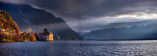 Άποψη Του Διάσημου Chateau Chillon Στη Λίμνη Της Γενεύης Μία — Φωτογραφία Αρχείου