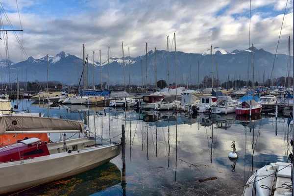 Yachten auf Herbstparkplatz am Genfer See, Schweiz, — Stockfoto