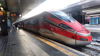  İtalya, Roma, 06.10.2018, demiryolu statio yüksek hızlı tren
