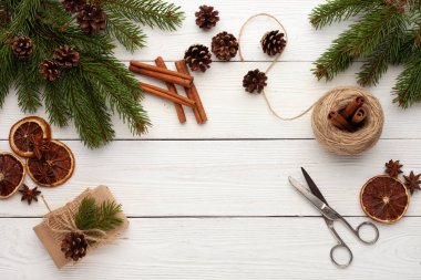 Beyaz hediye kutuları