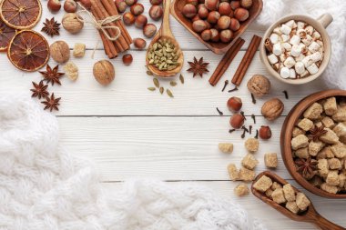 Baharatlı sıcak çikolata ya da kahve için malzemeler