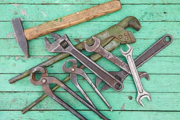 Ensemble Vieux Outils Sur Fond Bois Fond Peint Vert — Photo