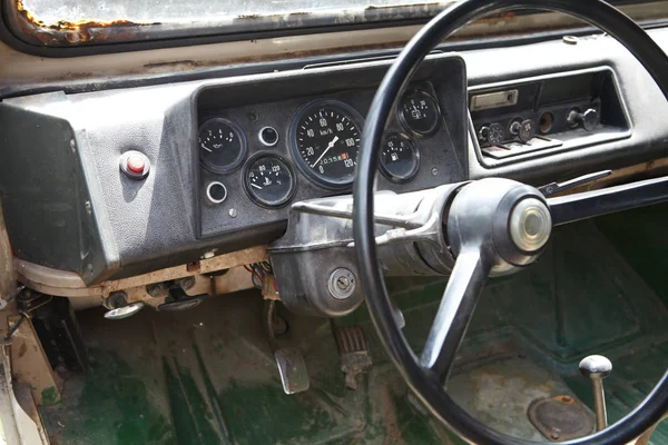 古い車のステアリング ホイール — ストック写真