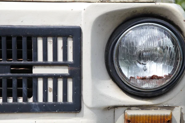 Faro de un coche viejo — Foto de Stock