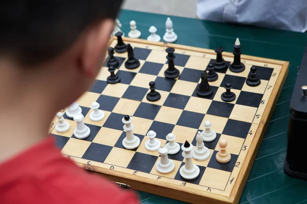 Niños para jugar al ajedrez —  Fotos de Stock