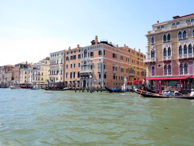 20.06.2017, Venedik, İtalya: gondol görünümünden tarihi binaları ve kanallar için 