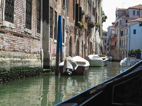 2017 Venetië Italië Uitzicht Vanaf Gondel Naar Oude Historische Gebouwen — Stockfoto