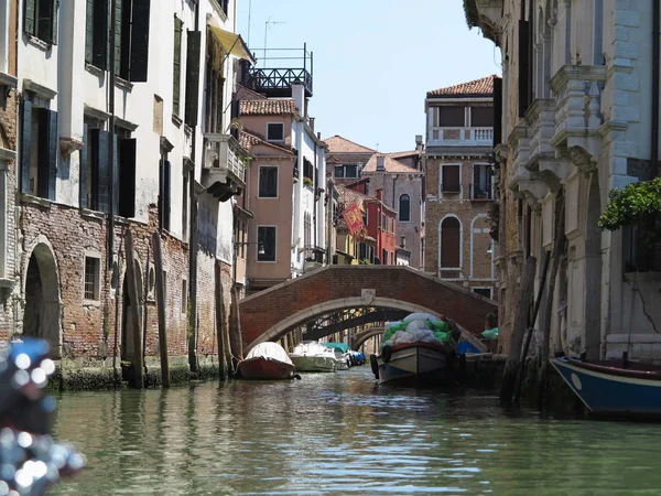 2017 Veneza Itália Vista Gôndola Para Antigos Edifícios Históricos Canais — Fotografia de Stock