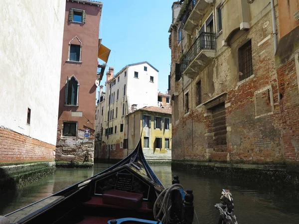 2017 Venetië Italië Uitzicht Vanaf Gondel Naar Oude Historische Gebouwen — Stockfoto