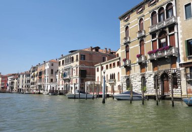 20.06.2017, Venedik, İtalya: gondol görünümünden tarihi binaları ve kanallar için 