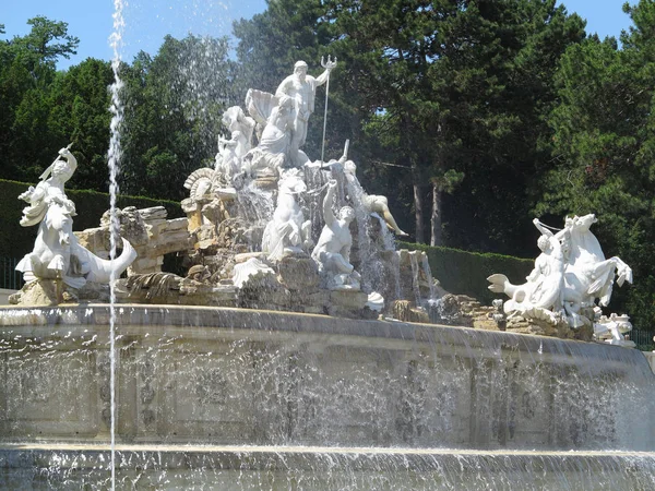 26.05.2018, Wien, Avusturya: Shonbrunn Palace, Neptün Çeşmesi görünümünü 