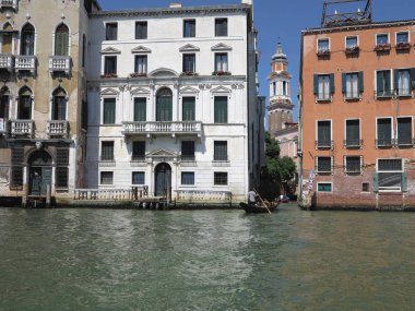 20.06.2017, Venedik, İtalya: gondol görünümünden tarihi binaları ve kanallar için 