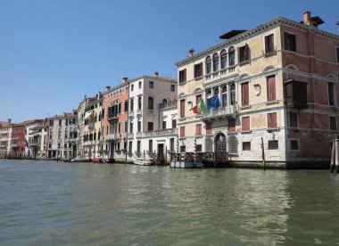 20.06.2017, Venedik, İtalya: gondol görünümünden tarihi binaları ve kanallar için 