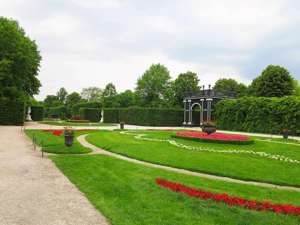 Parterres Fleurs Idéaux Abstraits Arbres Tondus Dans Parc Bien Entretenu — Photo