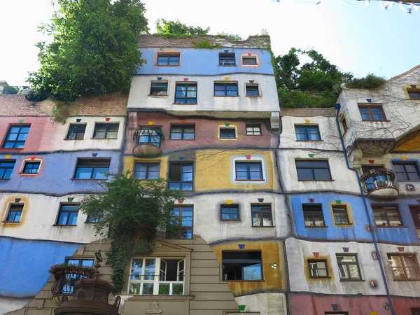 2018 Wien Österrike Hundertwasser House Ett Wiens Mest Arkitektoniska Höjdpunkter Royaltyfria Stockbilder