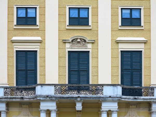 Architectuur Ramen Van Oude Renaissance Stijl Klassieke Gebouw Europese Gevel — Stockfoto