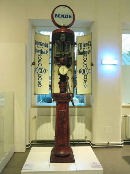 2018 Technical Museum Wien Austria Vintage Old Gasoline Filling Column — Stock Photo, Image