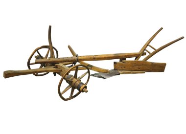 Beyaz arka plan üzerinde izole tarım eski el pulluk