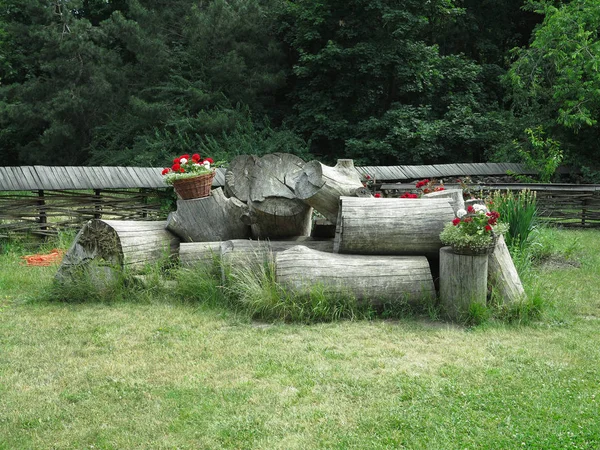 Kupie Drewno Kominkowe Loguje Się Zagroda — Zdjęcie stockowe