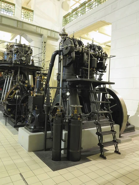 2018 维也纳 奥地利 巨型的老蒸汽机与电力发生器在维也纳技术博物馆 — 图库照片