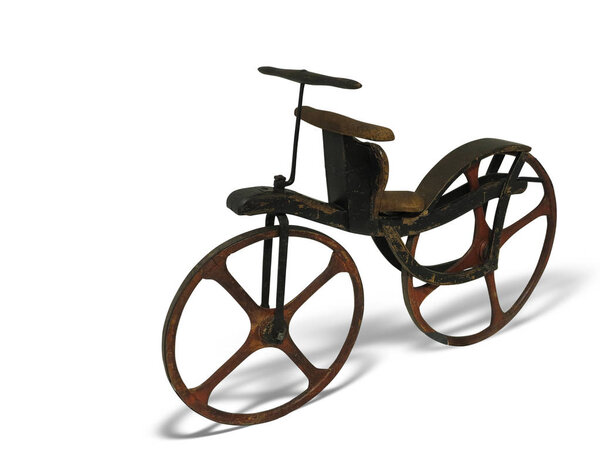 Винтажный старый ретро-велосипед на белом фоне
