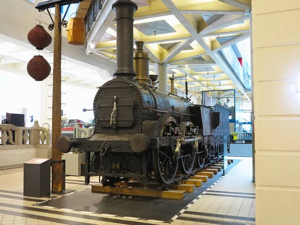 2018 维也纳 奥地利 老复古绿色机车火车在 Vien 技术博物馆 — 图库照片
