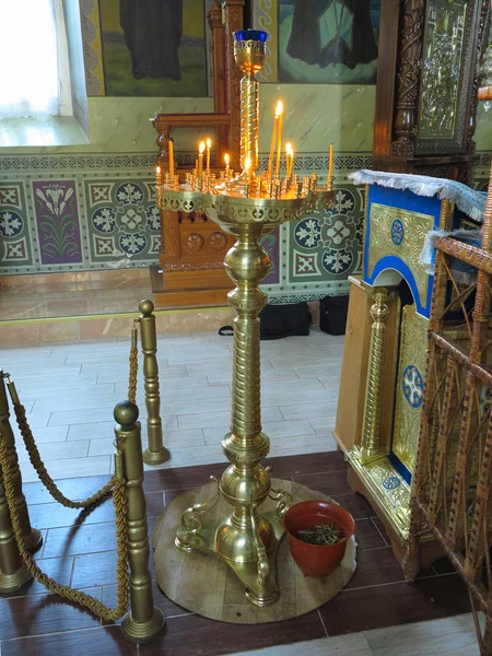 2018 Moldávia Chisinau Castiçal Dourado Vintage Antiga Igreja Ortodoxa — Fotografia de Stock