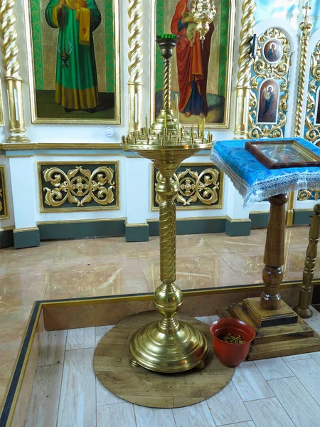 Vintage Castiçal Dourado Antiga Igreja Ortodoxa — Fotografia de Stock