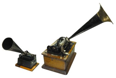 Beyaz arka plan üzerinde izole Edison fonograf ses kaydedici ve oynatıcı gramofon