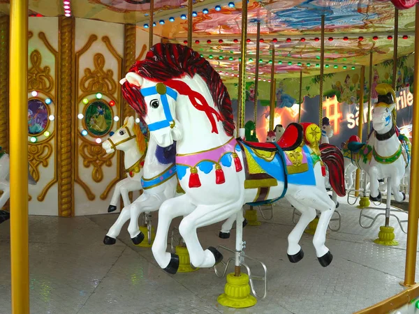 2019 Moldávia Chisinau Cavalos Coloridos Carrossel Merry Tradicional — Fotografia de Stock