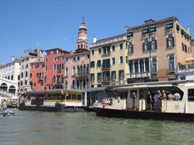 20.06.2017, Venedik, İtalya: gondol görünümünden tarihi binaları ve kanallar için 
