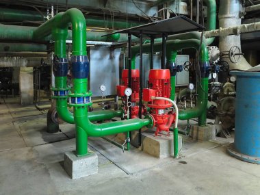 Elektrik motorları, borular, borular ile endüstriyel büyük su pompaları