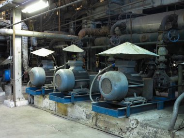 Elektrik motorları, borular, borular ile endüstriyel büyük su pompaları