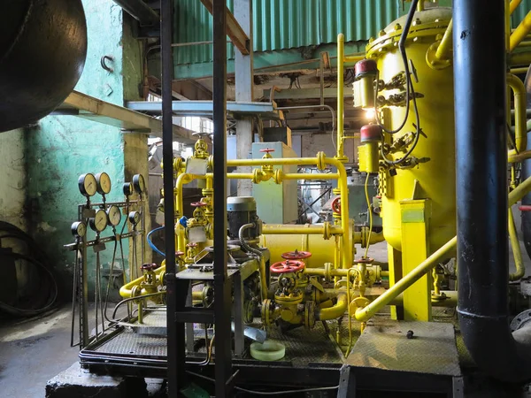 전기 모터, 파이프, 튜브가있는 산업용 대형 물 펌프 — 스톡 사진