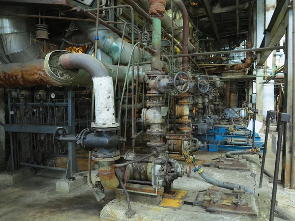 Industriële grote waterpompen met elektromotoren, buizen, buizen — Stockfoto