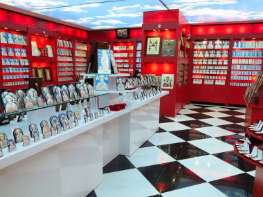 Demre, Türkiye - 02 Temmuz 2019: Kilise dükkanı satan ikonlar.