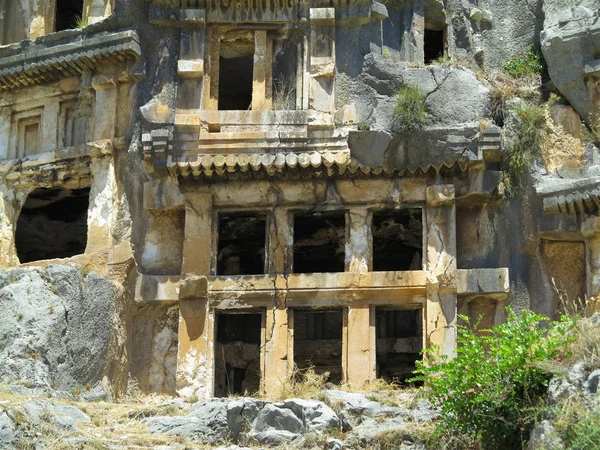 Antiguas ruinas de la tumba de roca Myra lycian en Demre, Antalya . — Foto de Stock