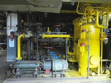 Elektrik motorları, borular, borular ile endüstriyel büyük su pompaları