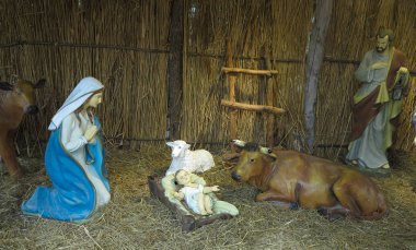 Jesu dahil heykelcikler ile gerçekçi noel doğum sahnesi