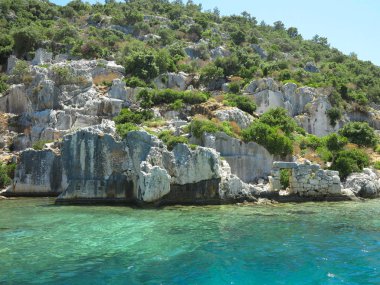 Antik Likya kenti Kekova adasındabatık kalıntıları