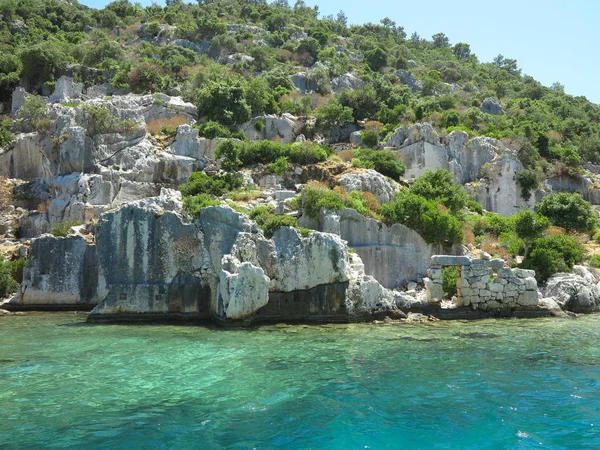 Zapadlé rozvaliny na ostrově Kekova, starověké město Lycian — Stock fotografie