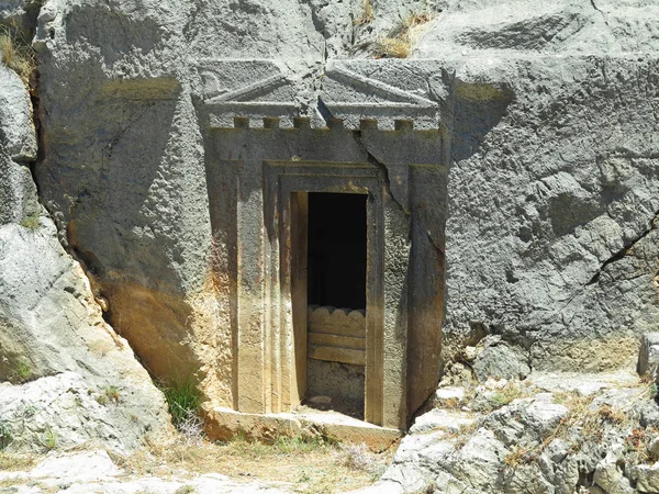 Antiguas ruinas de la tumba de roca Myra lycian en Demre, Antalya . — Foto de Stock