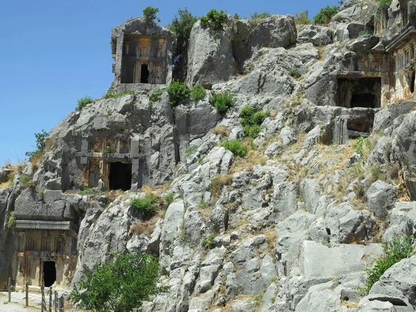 Antiguas ruinas de la tumba de roca Myra lycian en Demre, Antalya . — Foto de Stock