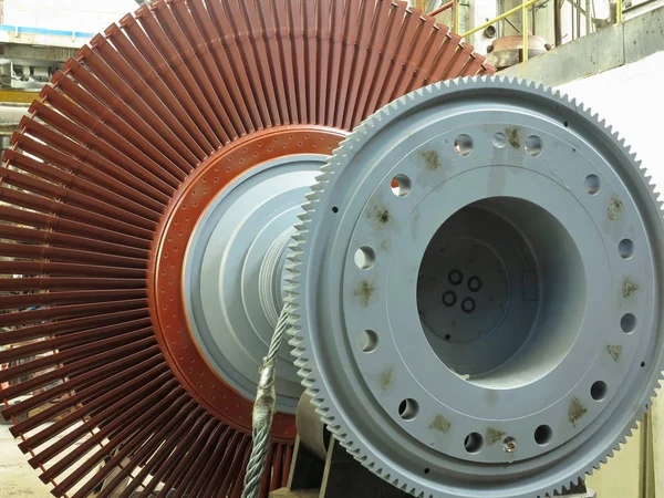 Stromgenerator Dampfturbine in Reparaturprozess, Maschinen, Rohr — Stockfoto